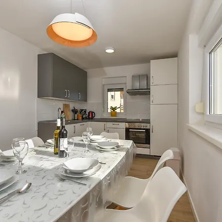 Stanko 2367 Lägenhet Pula